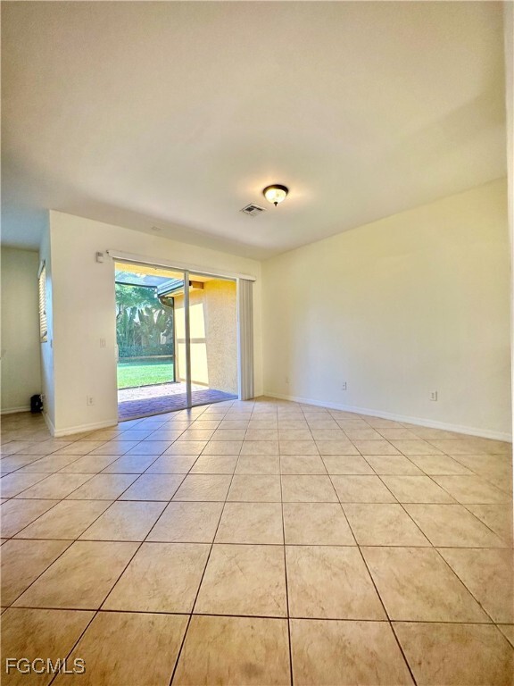 Building Photo - 10101 Tin Maple Dr