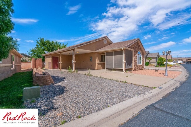 Foto del edificio - 2 Bedroom and 2 Bathroom Home near Quail C...