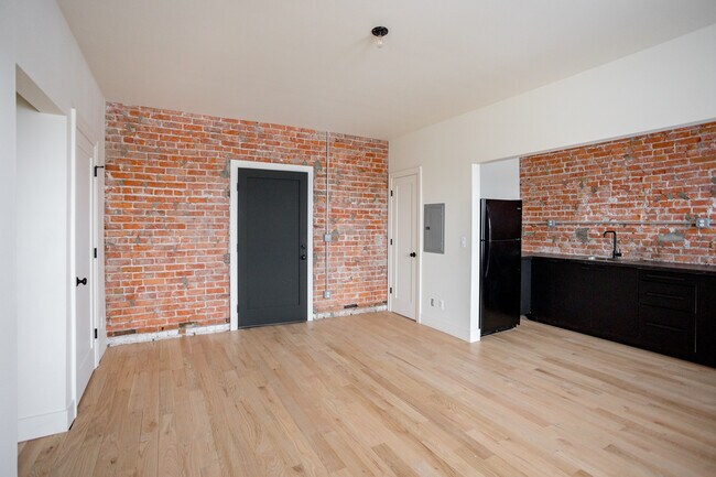 Building Photo - 624 Charlotte St
