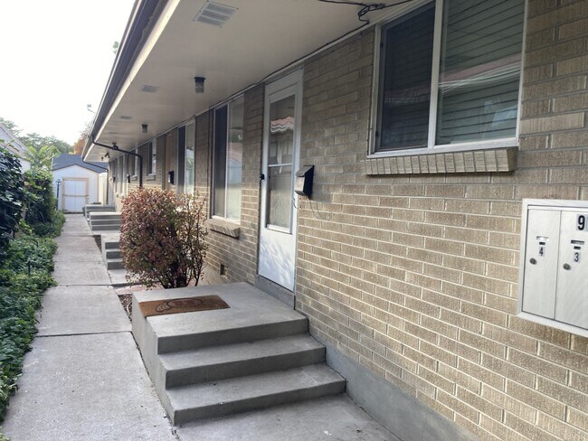 Entrada principal - 922 S Lake St