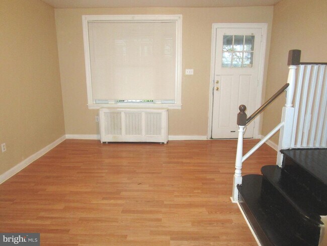 Foto del edificio - 6905 Forrest Ave