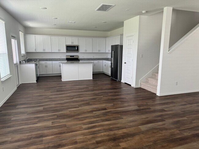 Building Photo - 100 acorn circle