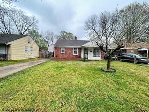 Building Photo - 1048 Maria St