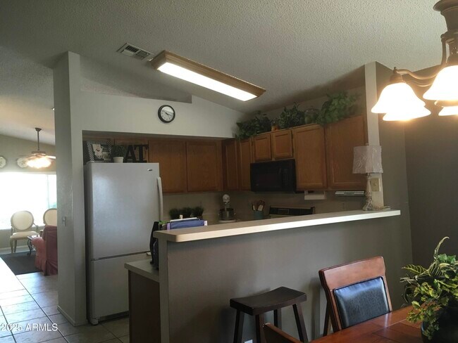 Foto del edificio - 1120 N Val Vista Dr