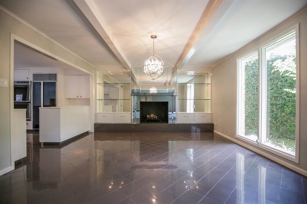 Foto principal - 6301 Deerwood Rd