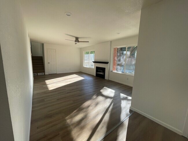 Building Photo - 3882 Arrowhead Dr