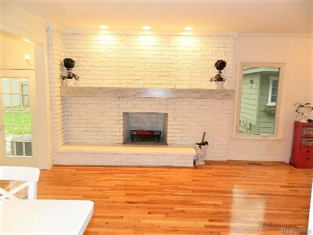 Building Photo - 3765 Woodview Ave