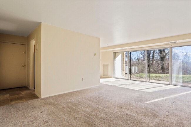 Building Photo - 620 6th Ave