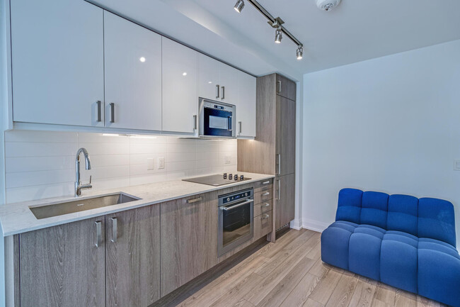 Building Photo - Junior One Bedroom