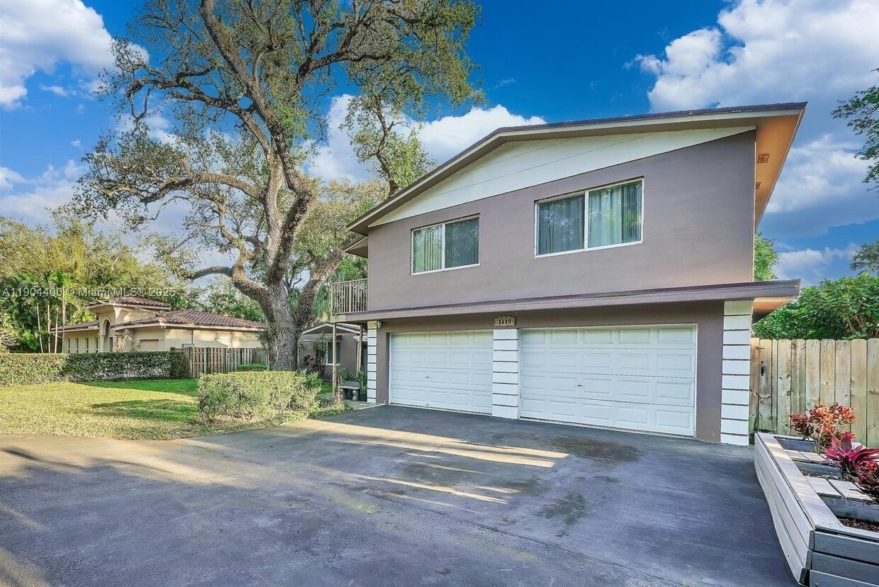 Foto principal - 1610 SW 30th Pl