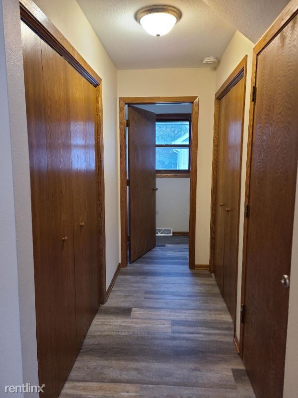 Building Photo - 3 br, 1.5 bath Townhome - 215 S. Water St.