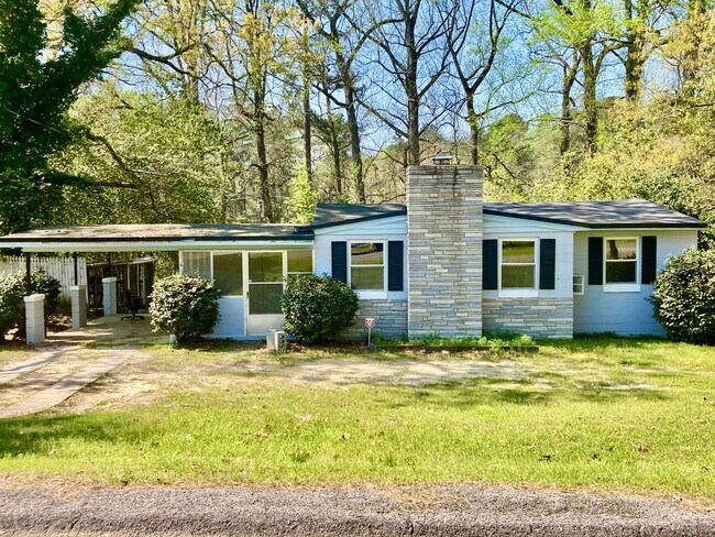 Foto del edificio - 3226 Holt Rd