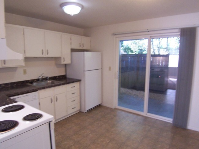 Building Photo - 17160 Avondale Way