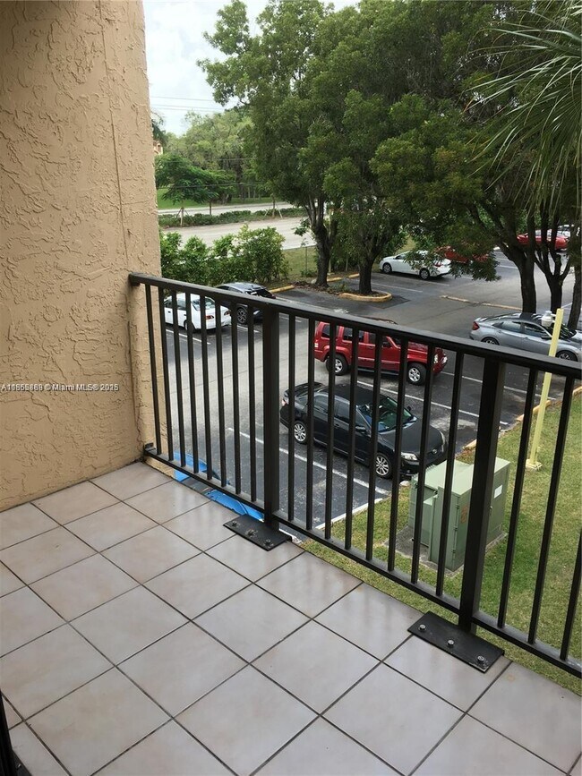Foto del edificio - 14221 N Kendall Dr
