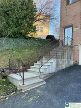 Building Photo - 235 Vista Dr