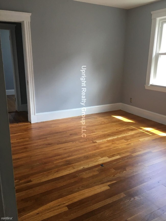 Building Photo - 3 br, 1 bath Apartment - 152 Lake St # 2Y