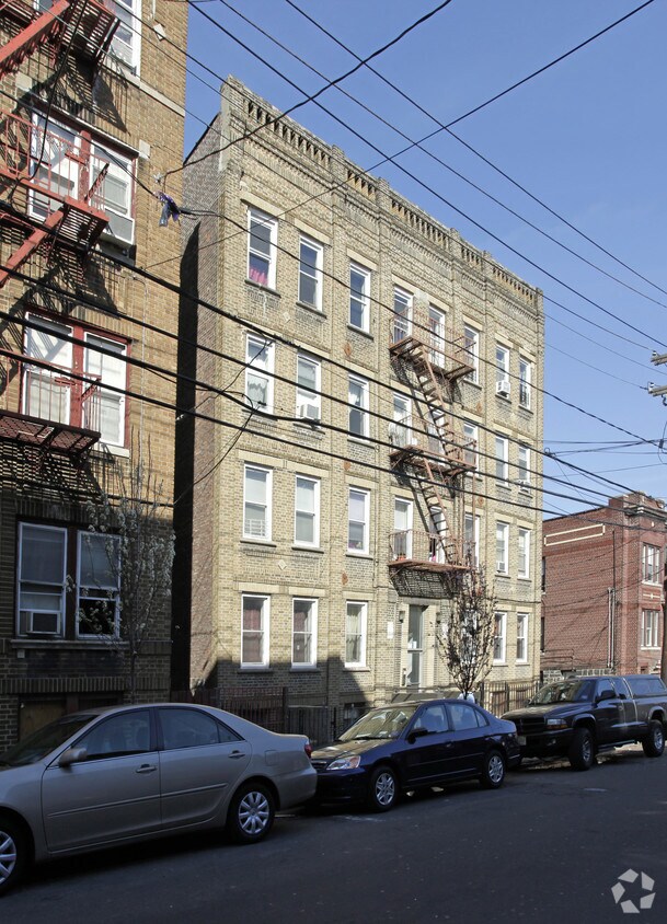 Building Photo - 324-326 52nd St