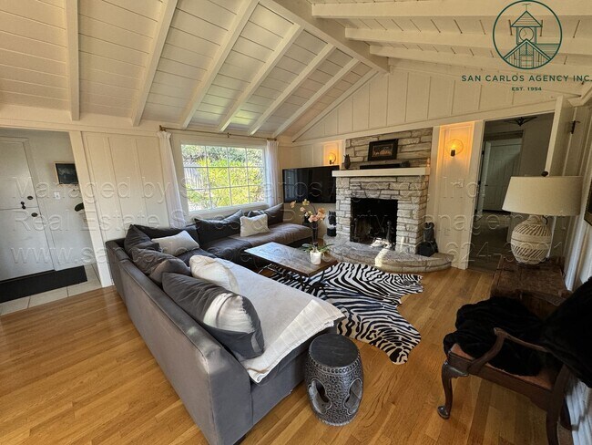 Foto del edificio - 3 Bed / 2 Bath Charming Carmel Point Home