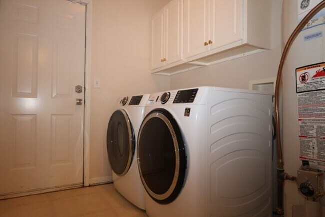 Foto del edificio - 3 Bedroom Townhome in the Heart of Dulth