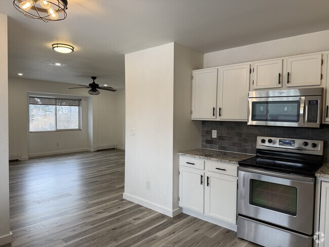 Babcock Unit 3 - kitchen - Downtown Babcock and Main