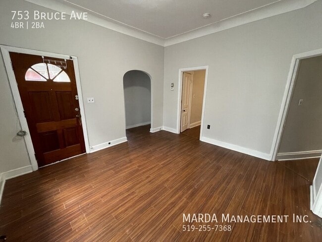 Building Photo - CHARMING 4 BED/2 BATH SINGLE FAMILY HOME DOWNTOWN + UTILITIES