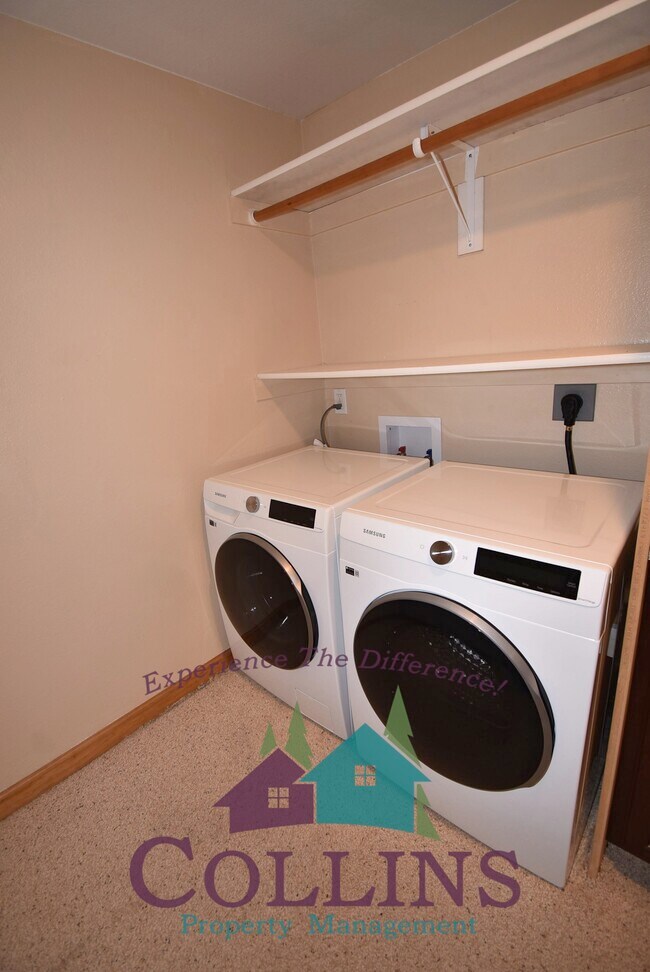 Foto del edificio - 18389 Jayhawk Dr