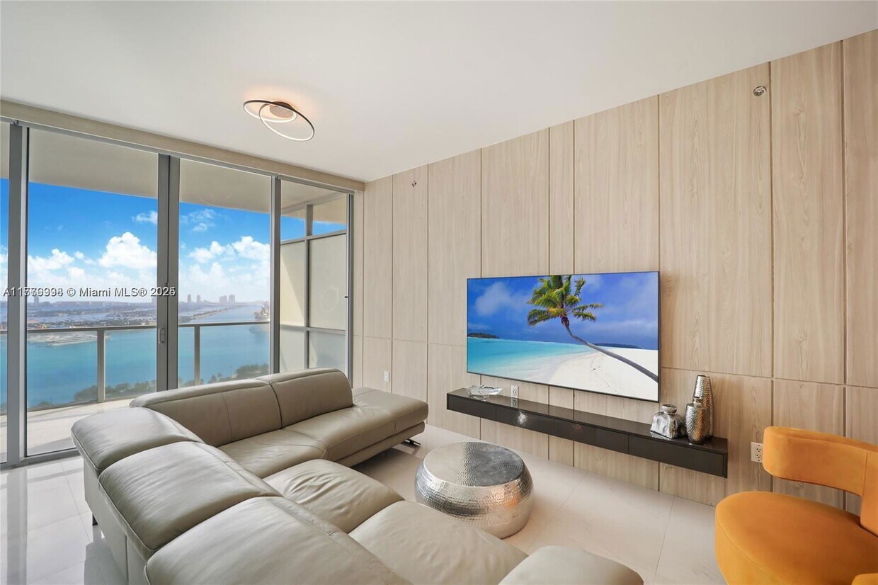 Foto principal - 1100 Biscayne Blvd