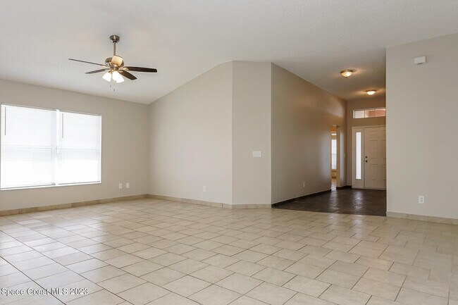 Building Photo - 4790 Decatur Cir
