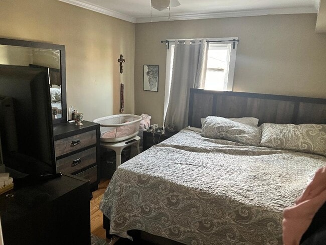 Building Photo - 3239 Damen N Ave