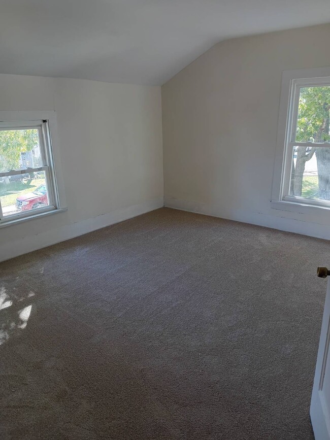 Building Photo - 935 7th St SW