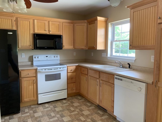 Building Photo - 2 br, 1 bath House - 3269 St.mary Loop