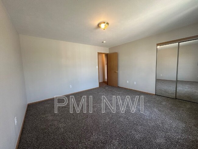 Building Photo - 1510-1516-1516 W 86th Ln
