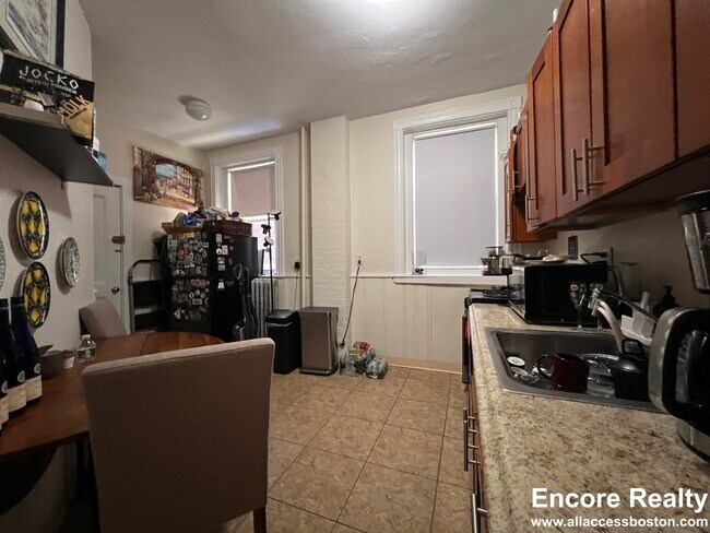 Foto del edificio - 1583 Beacon St