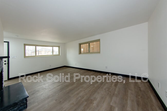 Foto del edificio - 312 E 27th St
