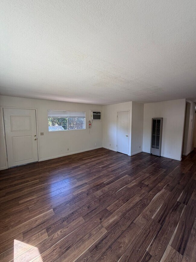 Foto del edificio - 1448 Warner St