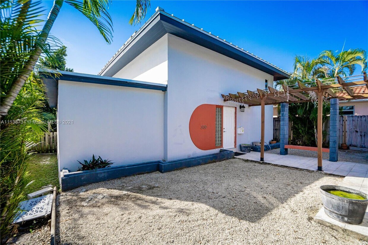 Primary Photo - 3130 SW 25th St
