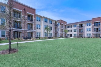 Building Photo - 2401 Golden Heights Rd