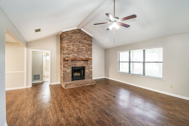 Foto del edificio - 970 Sandstone Dr