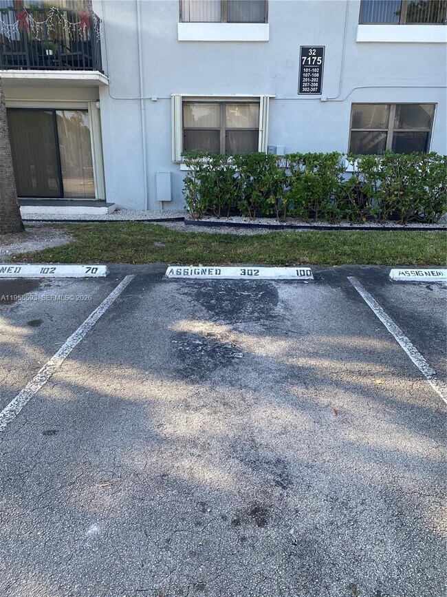 Foto del edificio - 7175 NW 179th St