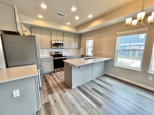 Building Photo - Beautiful 3 bed, 3 bath Townhome in West W...