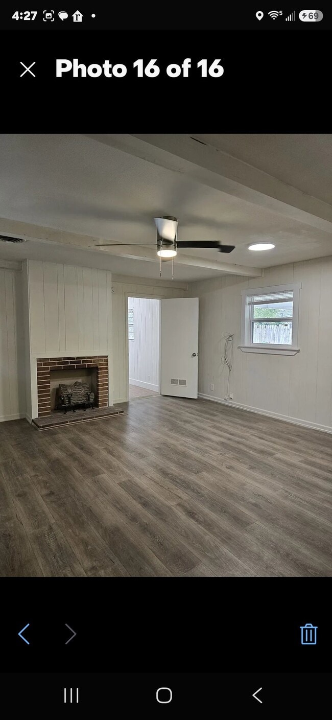 Building Photo - 811 E Navarro St