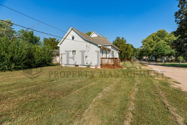 Building Photo - 213 N Emporia St