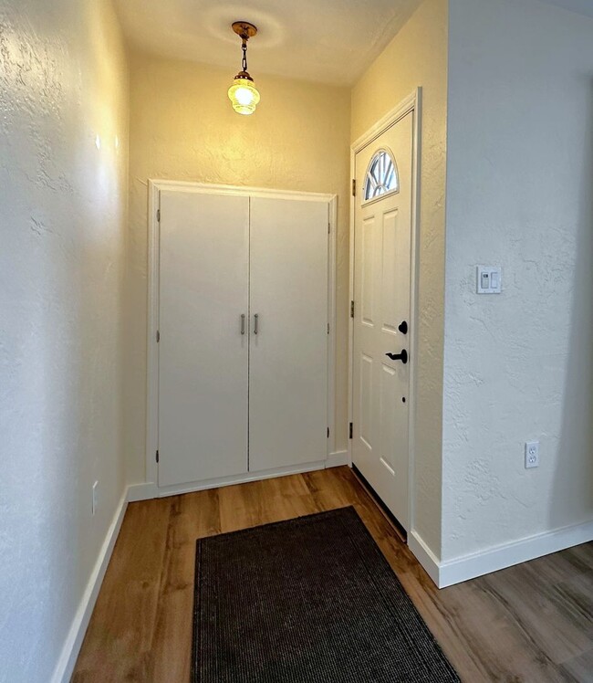 Building Photo - 3 Bedroom/2.5 Bathroom Novato Home - 1012 Second Street