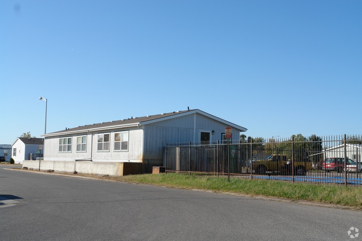 Stonegate MHP Apartments in Wichita, KS