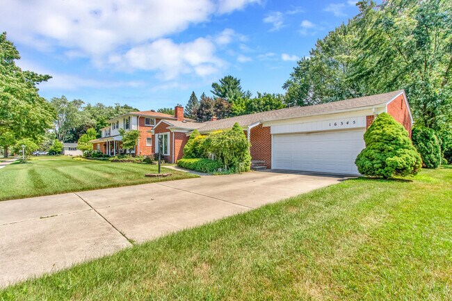 Building Photo - 16345 Pollyanna St