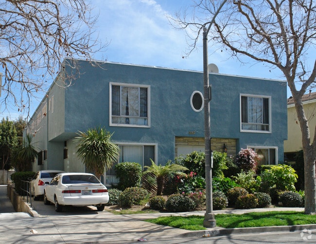 Building Photo - 332 S Rexford Dr