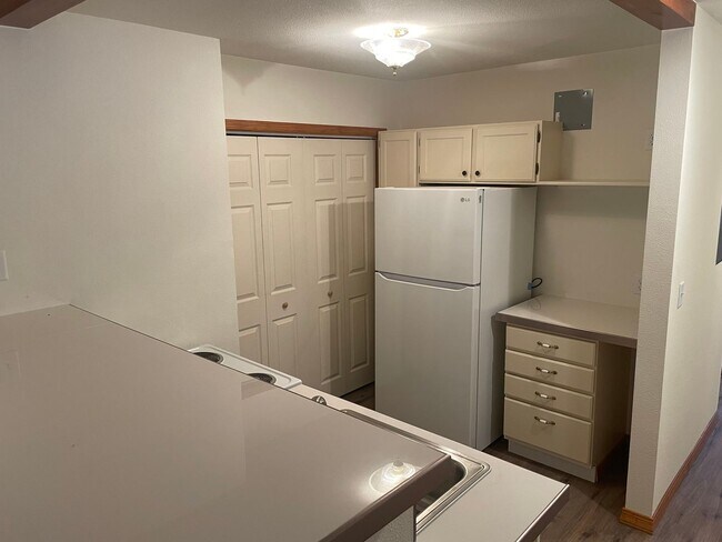 Foto del edificio - Large Three Bedroom on the North Side of D...
