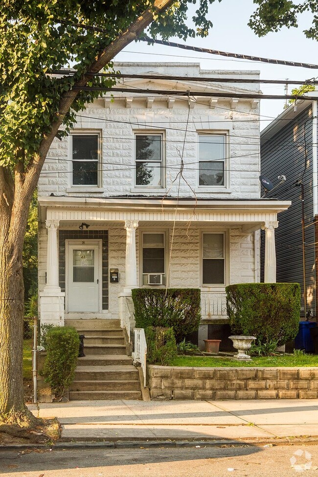 Building Photo - 43 W 26th St