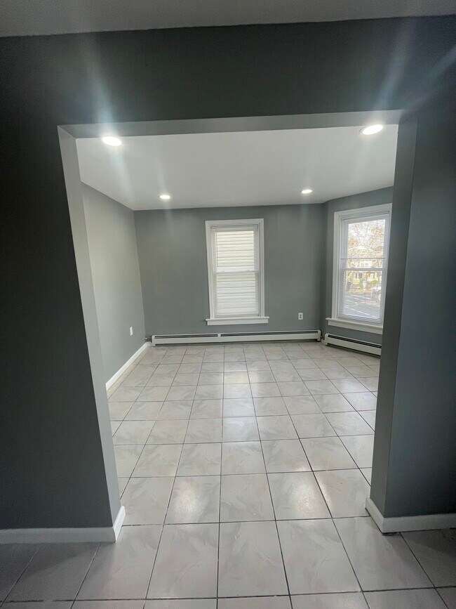 Living room entrance - 539 Prospect St