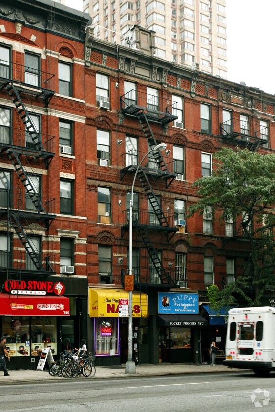 Primary Photo - 746 9th Ave